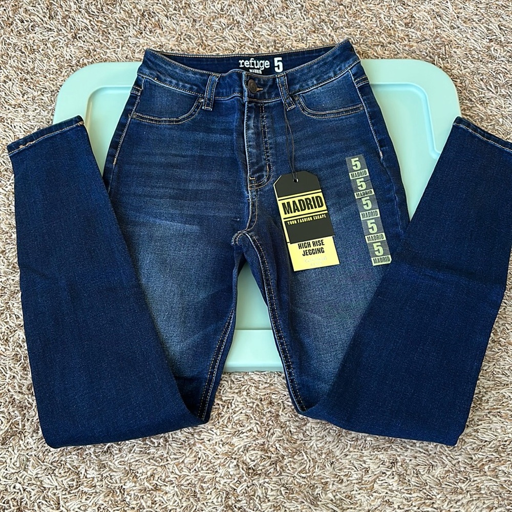 Refuge Denim high rise jegging. New with tags. Size 5.